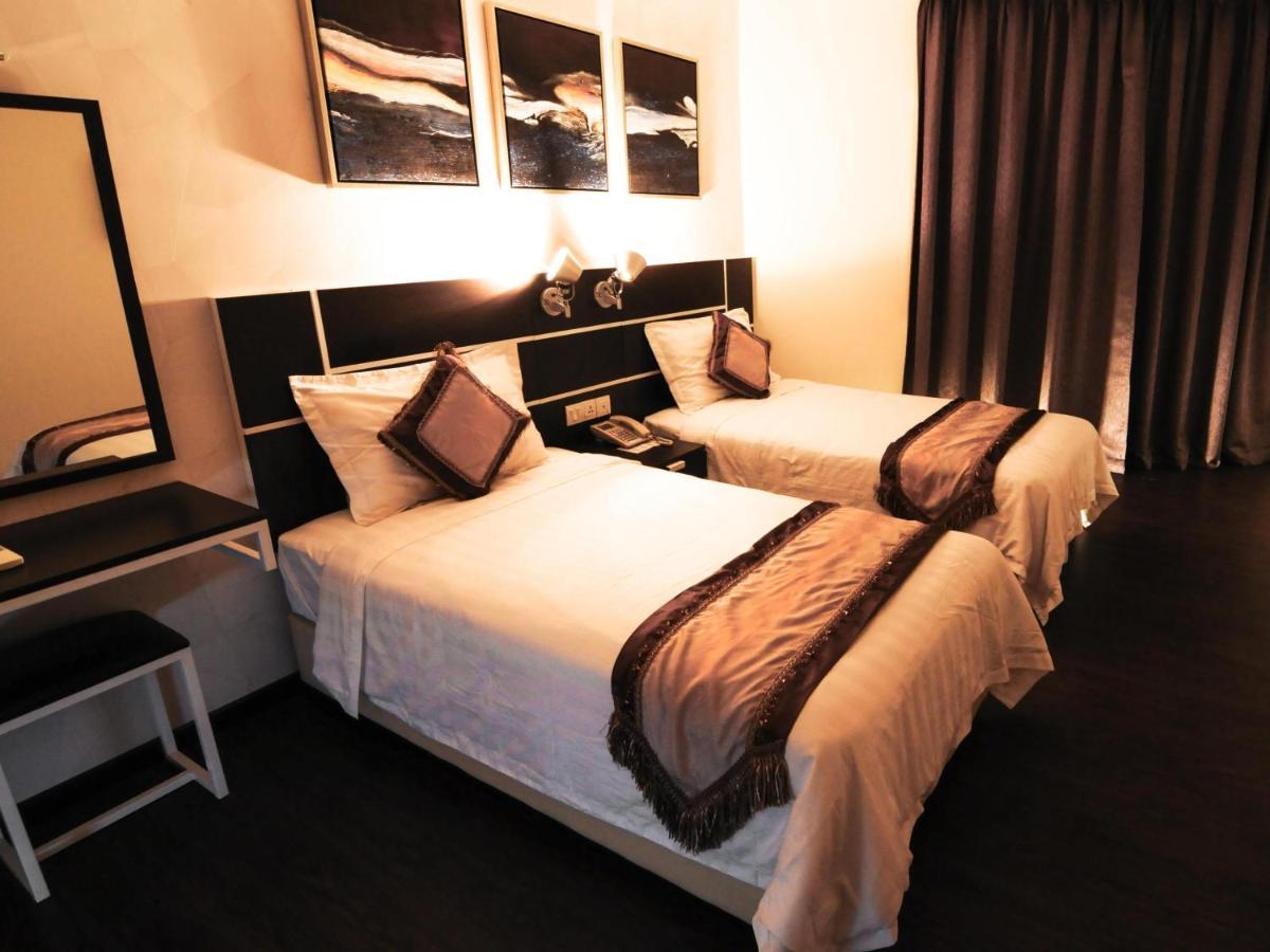เค การ์เดน โฮเต็ล ปาริต บุนตาร์ Hotel ภายนอก รูปภาพ