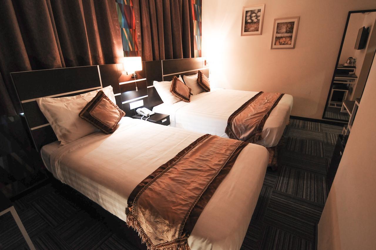 เค การ์เดน โฮเต็ล ปาริต บุนตาร์ Hotel ภายนอก รูปภาพ