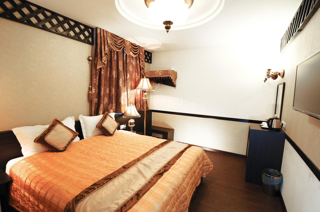 เค การ์เดน โฮเต็ล ปาริต บุนตาร์ Hotel ภายนอก รูปภาพ