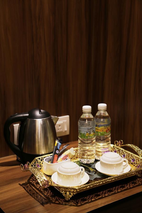 เค การ์เดน โฮเต็ล ปาริต บุนตาร์ Hotel ภายนอก รูปภาพ