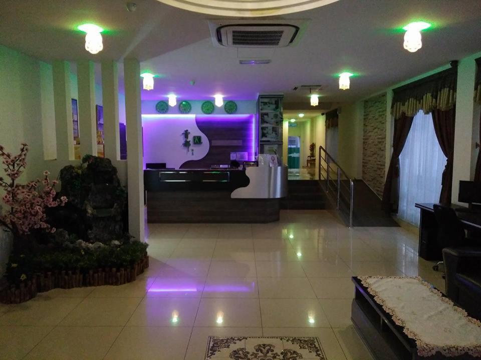เค การ์เดน โฮเต็ล ปาริต บุนตาร์ Hotel ภายนอก รูปภาพ